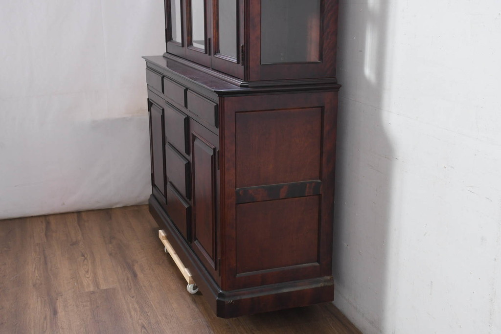 中古　美品　桜材　国産職人手作り家具　和風モダン　作りの良い三面ガラスの食器棚(収納棚、戸棚、カップボード、飾り棚、コレクションケース、ディスプレイケース、キャビネット)(R-082467)