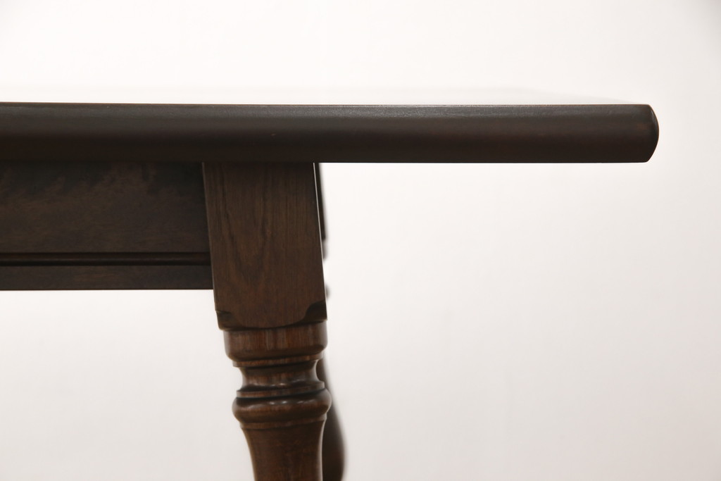 中古　美品　松本民芸家具　F型食卓　クラシカルな脚のデザインが目を引くダイニングテーブル(定価約25万円)(作業台、食卓)(R-055768)