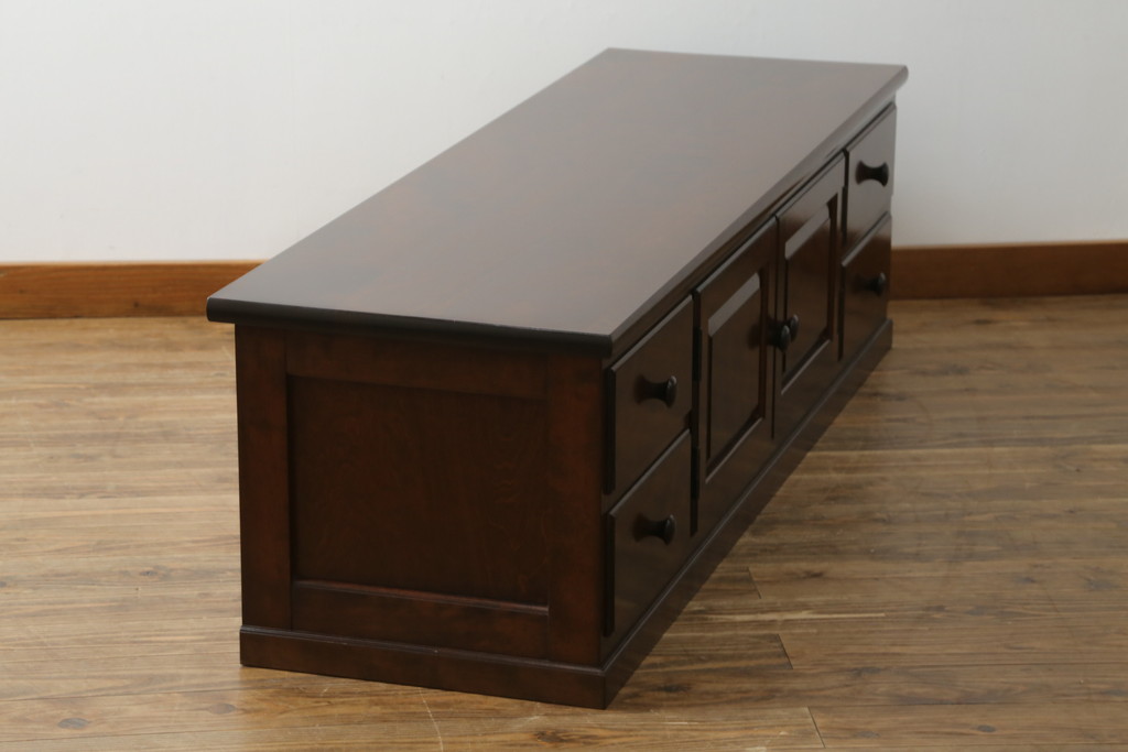 中古　美品!!　松本民芸家具　和・洋どちらのお部屋にも取り入れやすいテレビ台(ローボード、テレビボード、サイドボード、サイドキャビネット、収納棚、戸棚、引き出し、リビングボード)(定価約40万円)(R-066428)