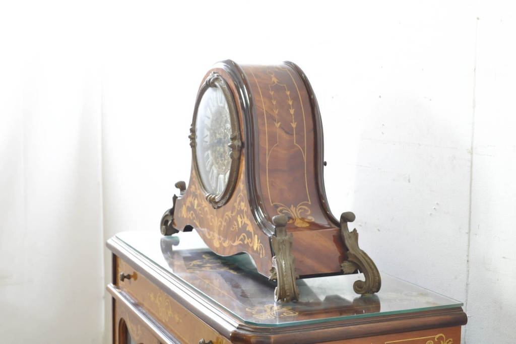 中古　銀座和光取り扱い　ドイツ　Hermle(ヘルムレ)社製時計(ゼンマイ式、8日巻き、ウエストミンスターチャイム)　イタリア　ARTEM(アルテム)社製　クラシック象嵌入りの置き時計(置時計)(定価約47万円)(R-074044)