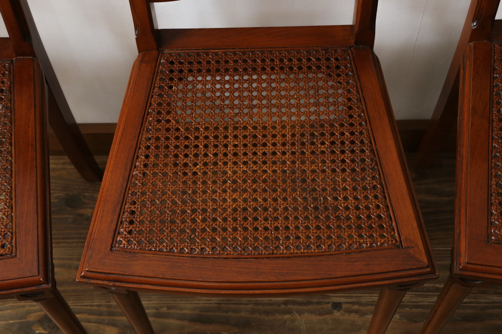 中古　美品　サァラ麻布　笠木の彫りやラタン編みの座面など凝ったデザインが魅力的なダイニングチェア4脚セット(椅子、バラ売り可能)(4脚定価 約80万円)(R-071211)