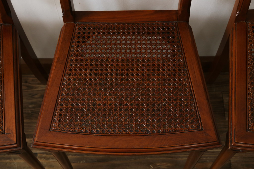 中古　美品　サァラ麻布　笠木の彫りやラタン編みの座面など凝ったデザインが魅力的なダイニングチェア4脚セット(椅子、バラ売り可能)(4脚定価 約80万円)(R-071211)