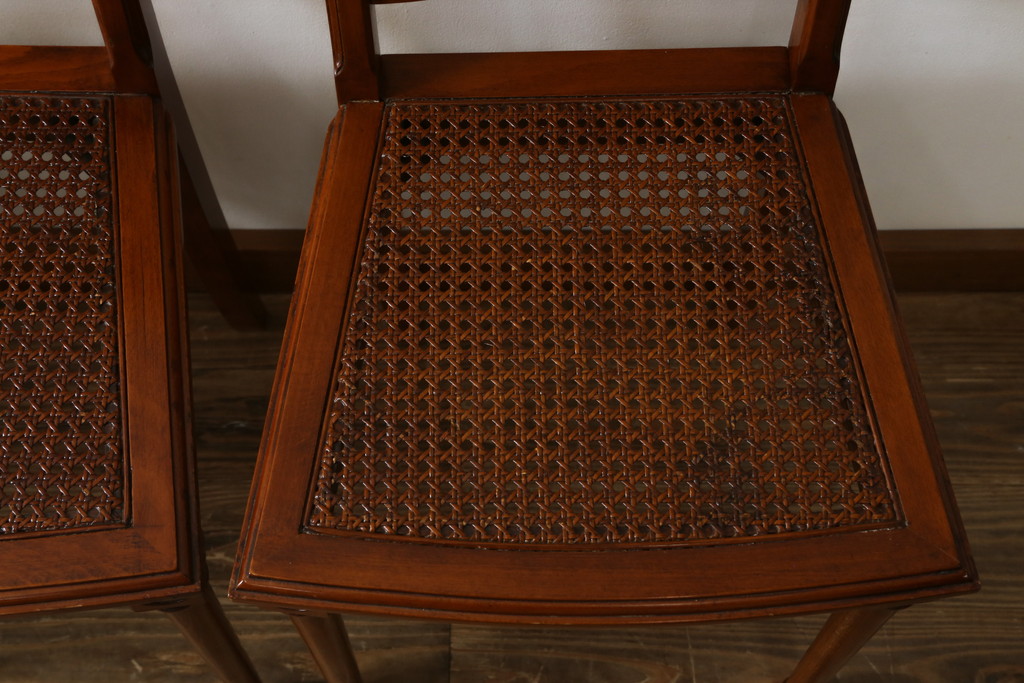 中古　美品　サァラ麻布　笠木の彫りやラタン編みの座面など凝ったデザインが魅力的なダイニングチェア4脚セット(椅子、バラ売り可能)(4脚定価 約80万円)(R-071211)