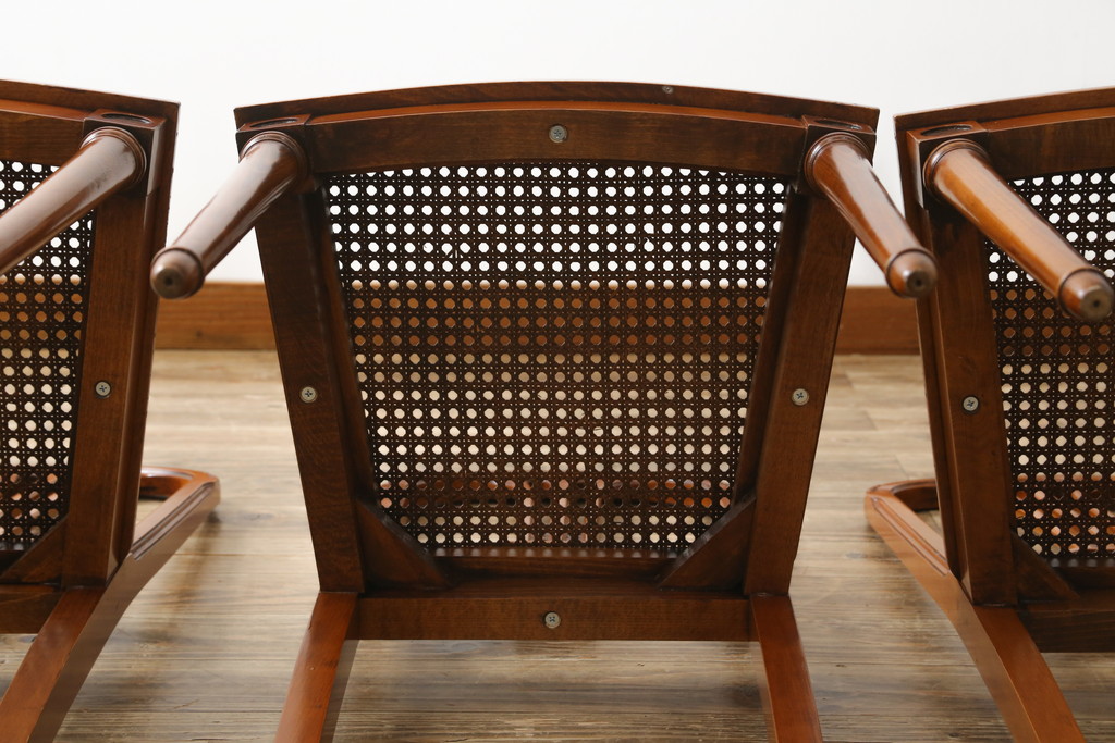 中古　美品　サァラ麻布　笠木の彫りやラタン編みの座面など凝ったデザインが魅力的なダイニングチェア4脚セット(椅子、バラ売り可能)(4脚定価 約80万円)(R-071211)