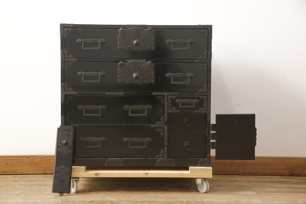 長持（Ａ）　黒　漆塗り　骨董　古道具　時代箪笥　収納ボックス　衣装ケース珍しい二段式で