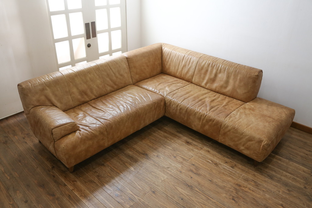 中古　美品　KOINOR(コイノール)　本革(レザー)　ヴィンテージ加工　洗練されたデザインが素敵なコーナーソファ(2人掛けソファ、3人掛けソファ、長椅子、カウチソファ、ビンテージ加工)(定価約100万円)(R-081453)