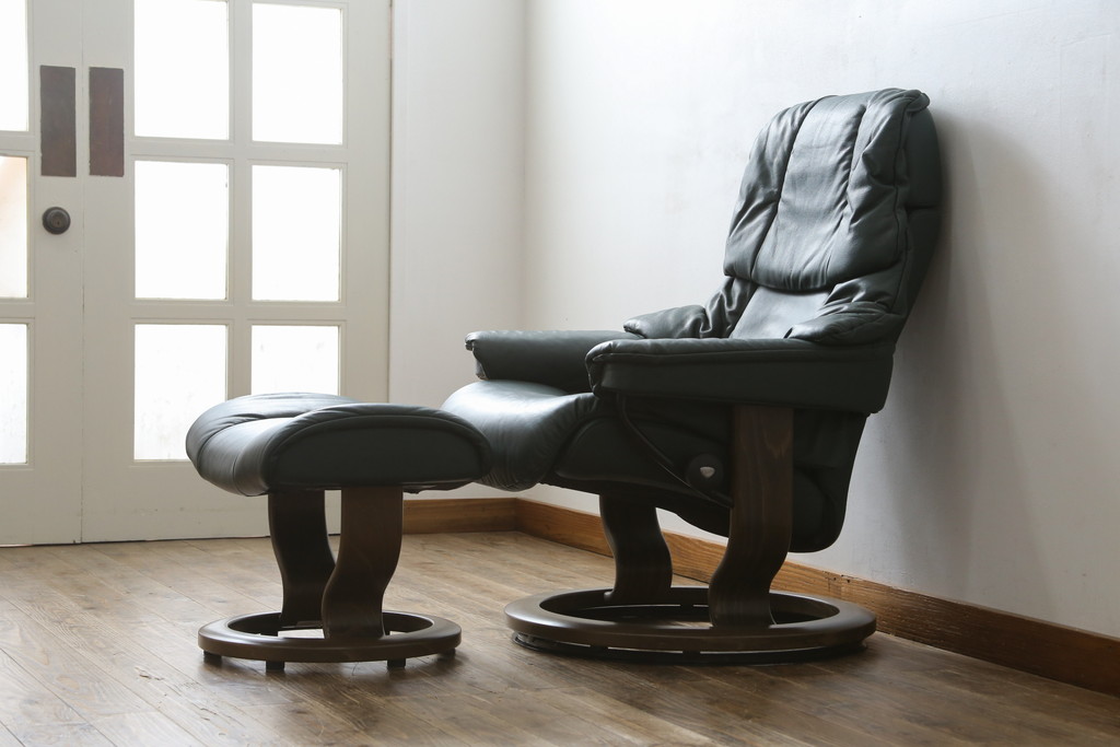 中古　EKORNES(エコーネス)　本革(レザー)　オットマン付き　ロングセラー!!一番人気のストレスレス レノ クラシック(S)(アームチェア、リクライニングチェア、椅子、一人掛けソファ、1Pソファ)(定価約45万円)(R-081615)