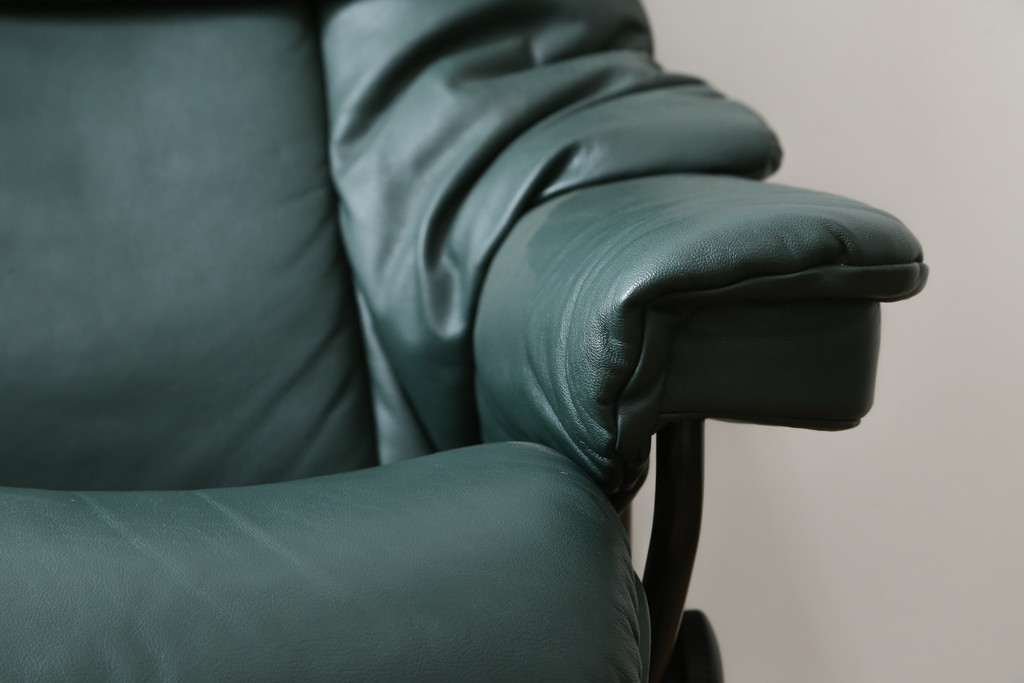 中古　EKORNES(エコーネス)　本革(レザー)　オットマン付き　ロングセラー!!一番人気のストレスレス レノ クラシック(S)(アームチェア、リクライニングチェア、椅子、一人掛けソファ、1Pソファ)(定価約45万円)(R-081615)