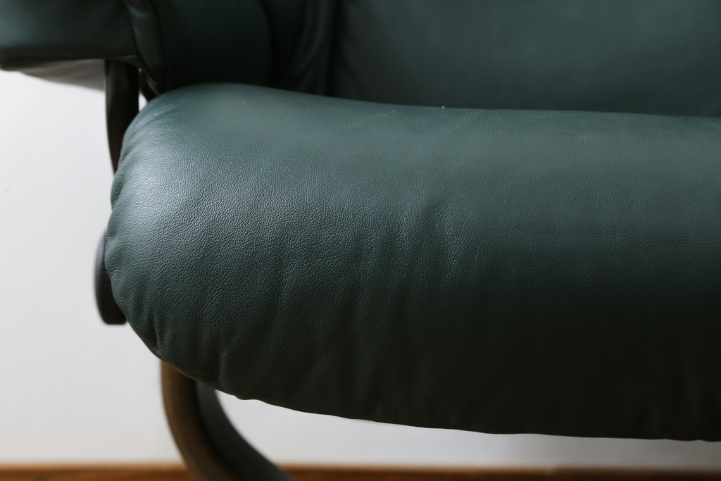 中古　EKORNES(エコーネス)　本革(レザー)　オットマン付き　ロングセラー!!一番人気のストレスレス レノ クラシック(S)(アームチェア、リクライニングチェア、椅子、一人掛けソファ、1Pソファ)(定価約45万円)(R-081615)