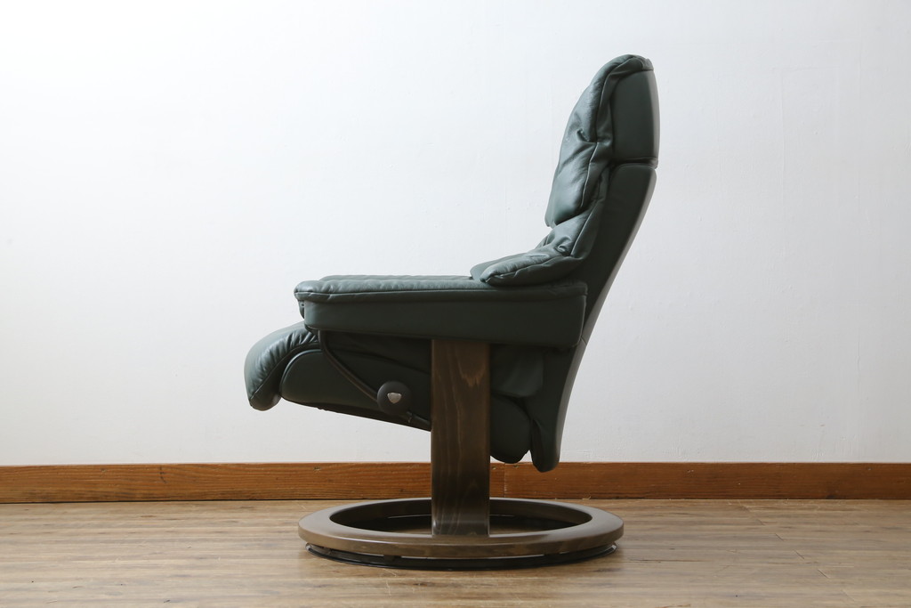 中古　EKORNES(エコーネス)　本革(レザー)　オットマン付き　ロングセラー!!一番人気のストレスレス レノ クラシック(S)(アームチェア、リクライニングチェア、椅子、一人掛けソファ、1Pソファ)(定価約45万円)(R-081615)