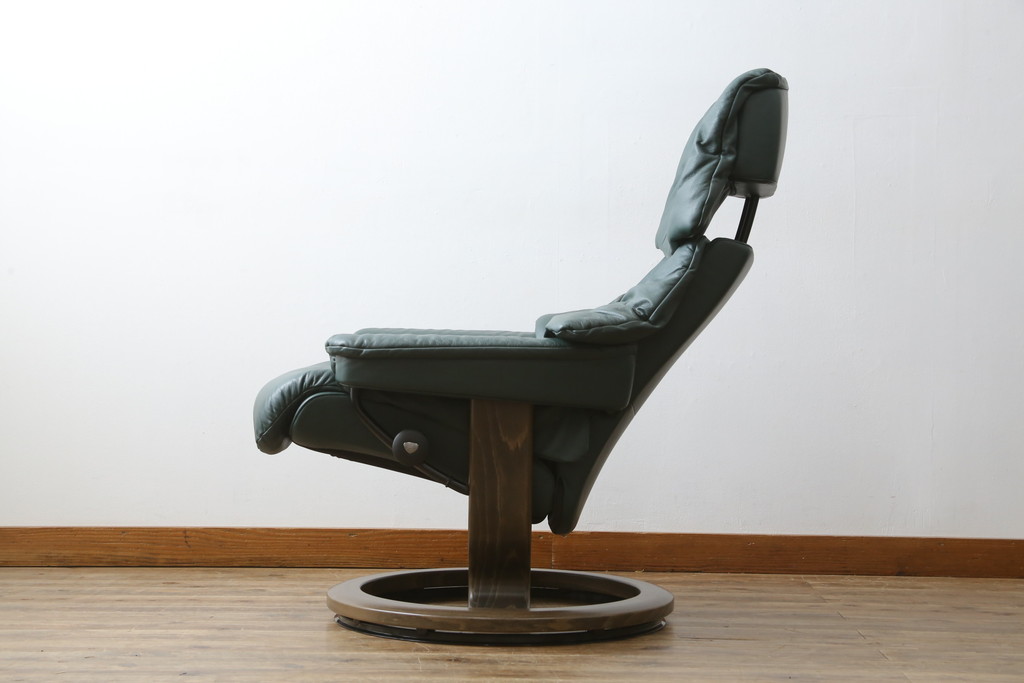 中古　EKORNES(エコーネス)　本革(レザー)　オットマン付き　ロングセラー!!一番人気のストレスレス レノ クラシック(S)(アームチェア、リクライニングチェア、椅子、一人掛けソファ、1Pソファ)(定価約45万円)(R-081615)