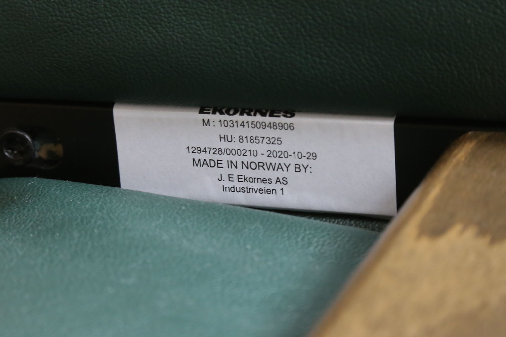 中古　EKORNES(エコーネス)　本革(レザー)　オットマン付き　ロングセラー!!一番人気のストレスレス レノ クラシック(S)(アームチェア、リクライニングチェア、椅子、一人掛けソファ、1Pソファ)(定価約45万円)(R-081615)
