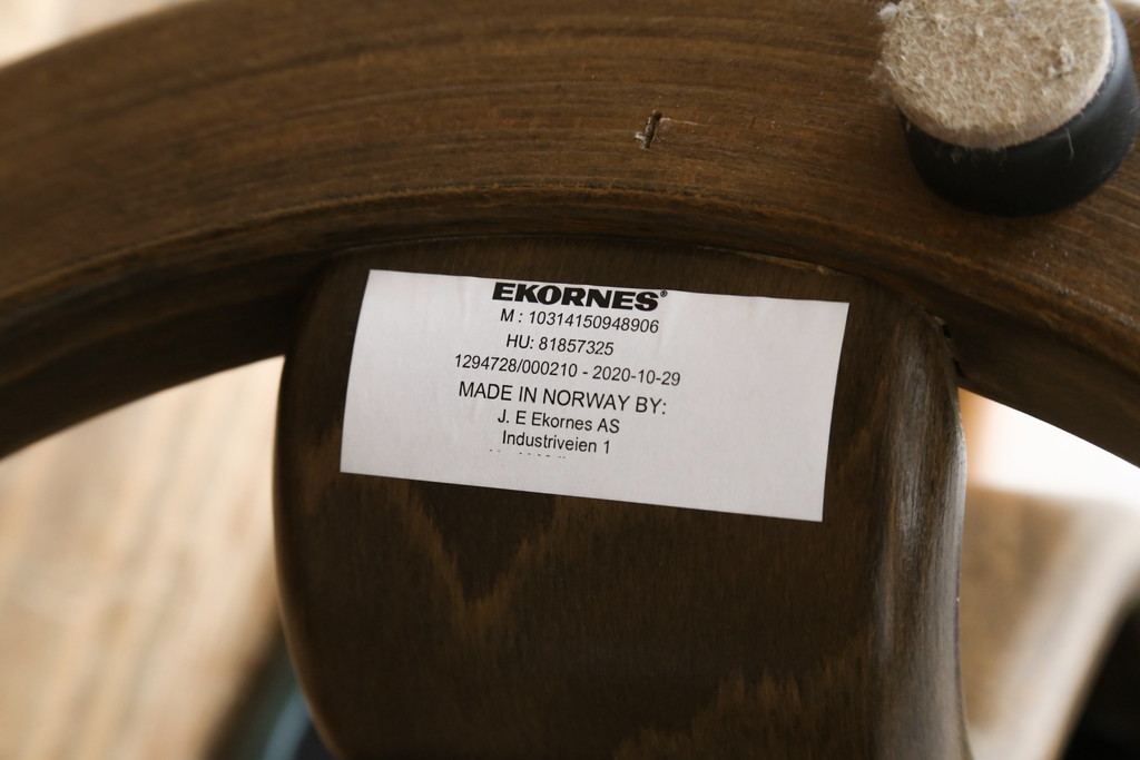 中古　EKORNES(エコーネス)　本革(レザー)　オットマン付き　ロングセラー!!一番人気のストレスレス レノ クラシック(S)(アームチェア、リクライニングチェア、椅子、一人掛けソファ、1Pソファ)(定価約45万円)(R-081615)