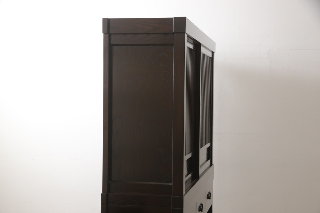 中古　美品　高級品!　国産工芸家具　南部箪笥　タモ材　重厚感ある佇まいの漆塗り重ね水屋箪笥(定価176万円)(食器棚、和風食器棚、収納棚、戸棚)(R-057699)