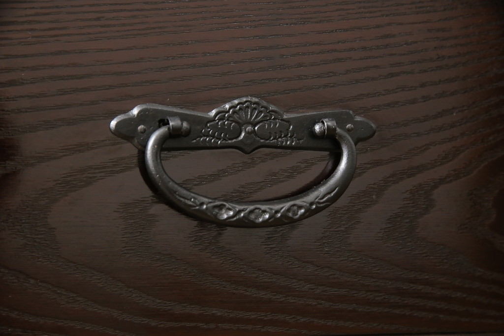 中古　美品　高級品!　国産工芸家具　南部箪笥　タモ材　重厚感ある佇まいの漆塗り重ね水屋箪笥(定価176万円)(食器棚、和風食器棚、収納棚、戸棚)(R-057699)