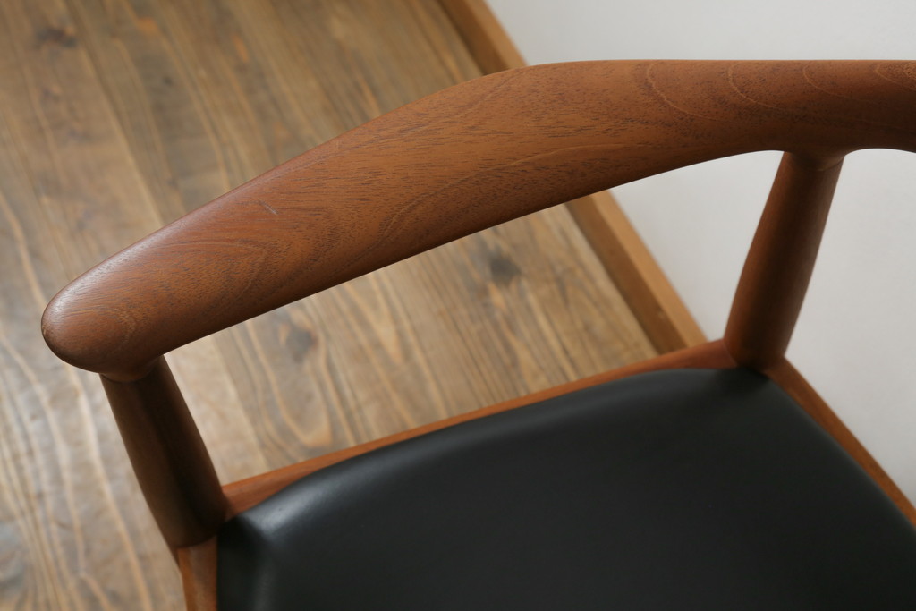 デンマークビンテージ　Johannes Hansen(ヨハネス・ハンセン)　Hans J Wegner(ハンス・J・ウェグナー)デザイン　THE CHAIR(ザ・チェア)　JH503　洗練された佇まいと曲線が美しいチェア(アームチェア、ダイニングチェア、椅子、イス、北欧、ヴィンテージ)(R-070750)