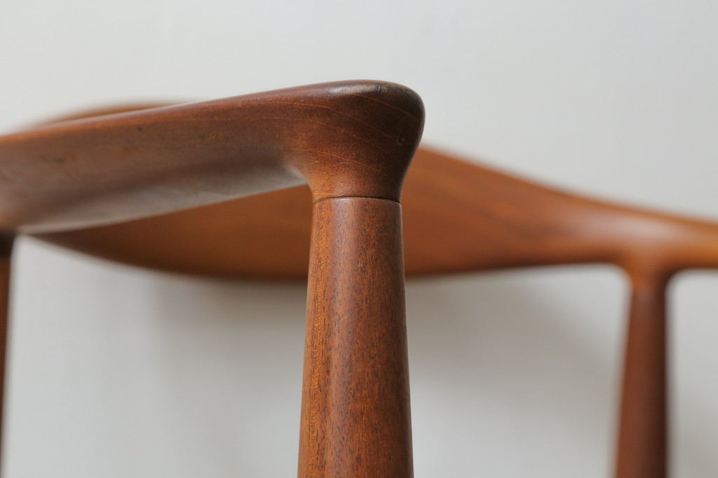 デンマークビンテージ　Johannes Hansen(ヨハネス・ハンセン)　Hans J Wegner(ハンス・J・ウェグナー)デザイン　THE CHAIR(ザ・チェア)　JH503　洗練された佇まいと曲線が美しいチェア(アームチェア、ダイニングチェア、椅子、イス、北欧、ヴィンテージ)(R-070750)