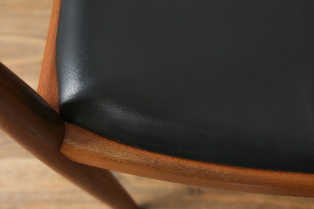 デンマークビンテージ　Johannes Hansen(ヨハネス・ハンセン)　Hans J Wegner(ハンス・J・ウェグナー)デザイン　THE CHAIR(ザ・チェア)　JH503　洗練された佇まいと曲線が美しいチェア(アームチェア、ダイニングチェア、椅子、イス、北欧、ヴィンテージ)(R-070750)