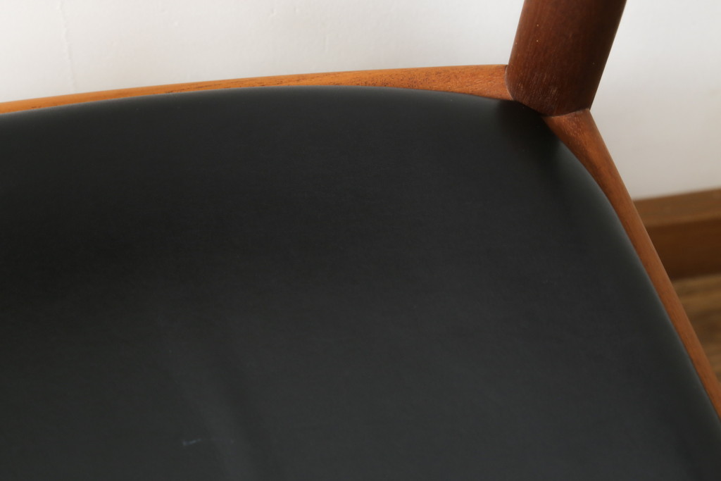 デンマークビンテージ　Johannes Hansen(ヨハネス・ハンセン)　Hans J Wegner(ハンス・J・ウェグナー)デザイン　THE CHAIR(ザ・チェア)　JH503　洗練された佇まいと曲線が美しいチェア(アームチェア、ダイニングチェア、椅子、イス、北欧、ヴィンテージ)(R-070750)