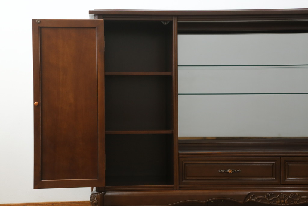 中古　美品　国会議事堂納品の高級家具メーカー　徳田家具　上品な佇まいで存在感のあるサイドボード(サイドキャビネット、収納棚、戸棚、飾り棚、食器棚)(R-073975)
