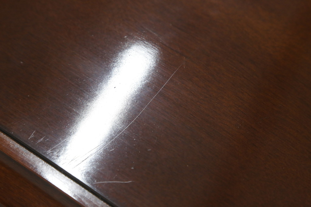 中古　美品　国会議事堂納品の高級家具メーカー　徳田家具　上品な佇まいで存在感のあるサイドボード(サイドキャビネット、収納棚、戸棚、飾り棚、食器棚)(R-073975)