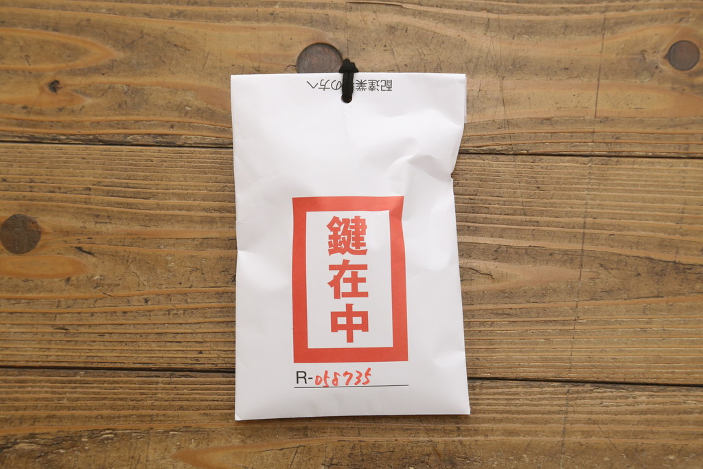 中古　美品　バロッサバレンティ(VARO,S.A. VALENTI)　クラシカルで品のある佇まいが魅力的なコーナーキャビネット(飾り棚、戸棚、収納棚)(R-058735)