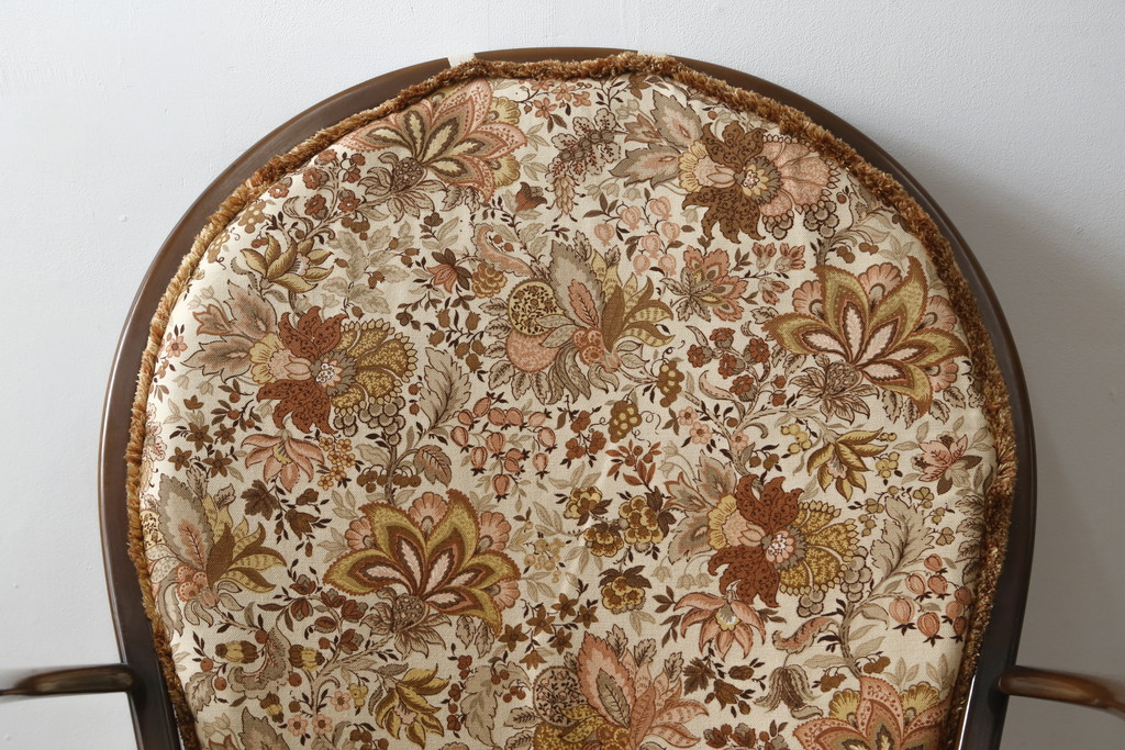中古　美品　イギリス　ERCOL(アーコール)　落ち着いた色合いのボタニカル柄が印象的なクッション付きロッキングチェア(揺り椅子、イス、アームチェア)(R-060419)