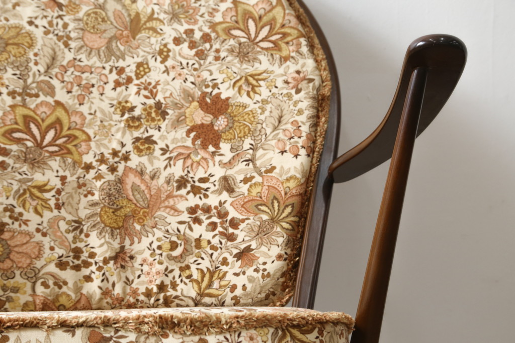 中古　美品　イギリス　ERCOL(アーコール)　落ち着いた色合いのボタニカル柄が印象的なクッション付きロッキングチェア(揺り椅子、イス、アームチェア)(R-060419)