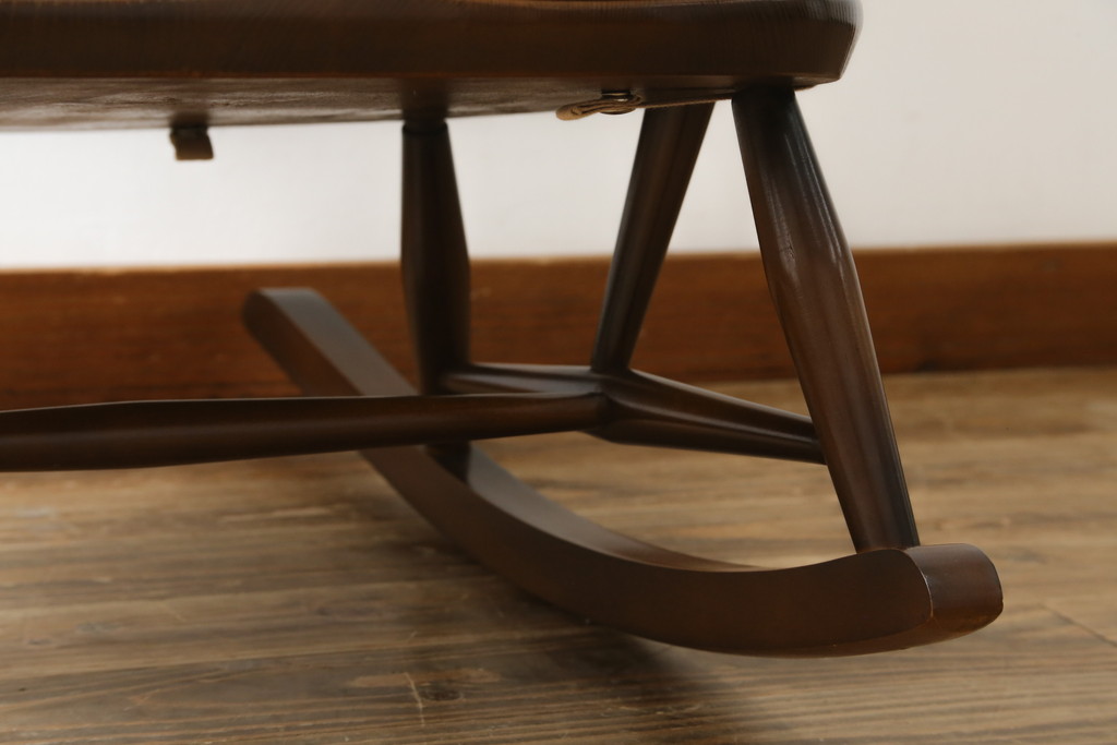 中古　美品　イギリス　ERCOL(アーコール)　落ち着いた色合いのボタニカル柄が印象的なクッション付きロッキングチェア(揺り椅子、イス、アームチェア)(R-060419)