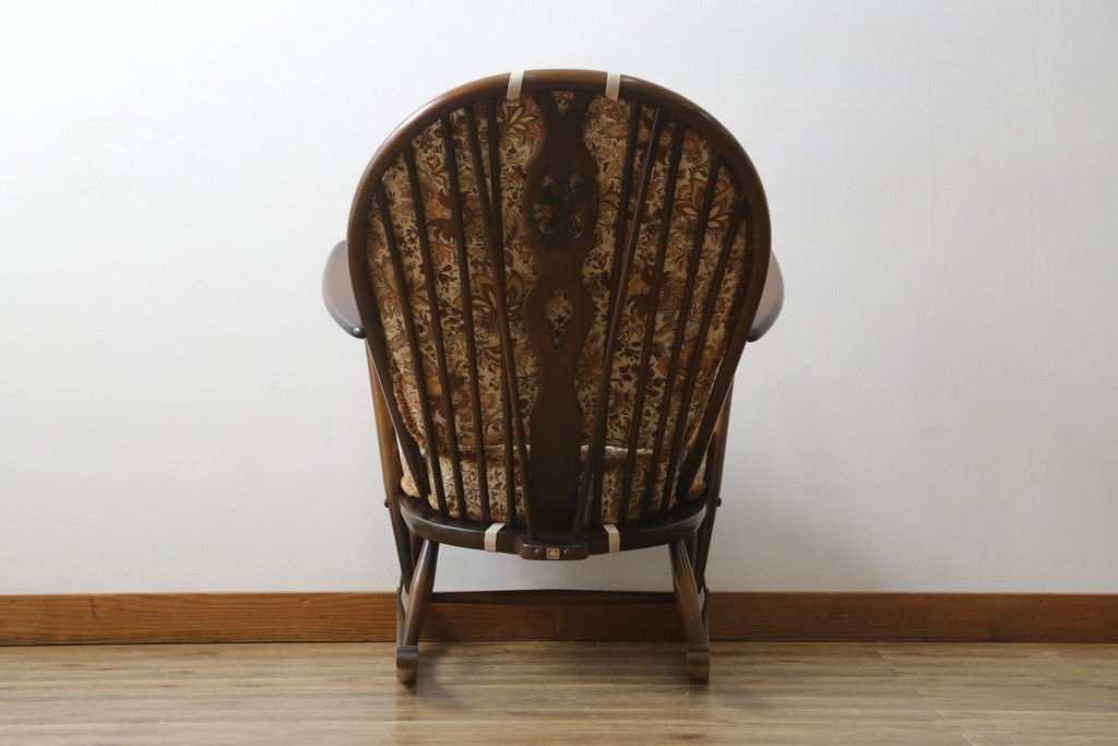 中古　美品　イギリス　ERCOL(アーコール)　落ち着いた色合いのボタニカル柄が印象的なクッション付きロッキングチェア(揺り椅子、イス、アームチェア)(R-060419)