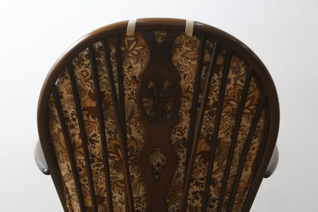 中古　美品　イギリス　ERCOL(アーコール)　落ち着いた色合いのボタニカル柄が印象的なクッション付きロッキングチェア(揺り椅子、イス、アームチェア)(R-060419)