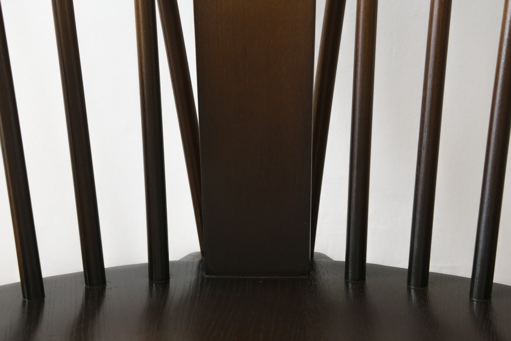 中古　美品　イギリス　ERCOL(アーコール)　落ち着いた色合いのボタニカル柄が印象的なクッション付きロッキングチェア(揺り椅子、イス、アームチェア)(R-060419)