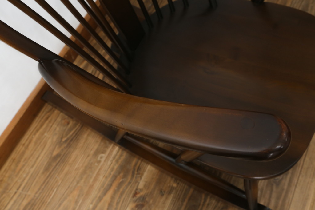 中古　美品　イギリス　ERCOL(アーコール)　落ち着いた色合いのボタニカル柄が印象的なクッション付きロッキングチェア(揺り椅子、イス、アームチェア)(R-060419)