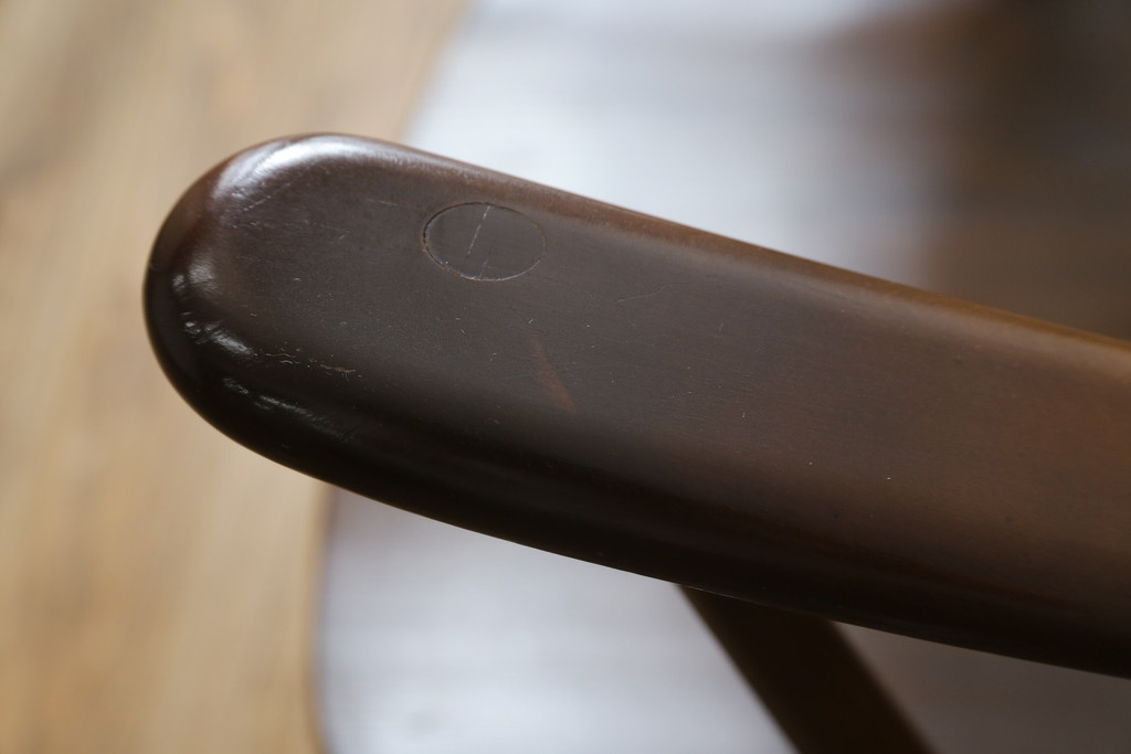 中古　美品　イギリス　ERCOL(アーコール)　落ち着いた色合いのボタニカル柄が印象的なクッション付きロッキングチェア(揺り椅子、イス、アームチェア)(R-060419)