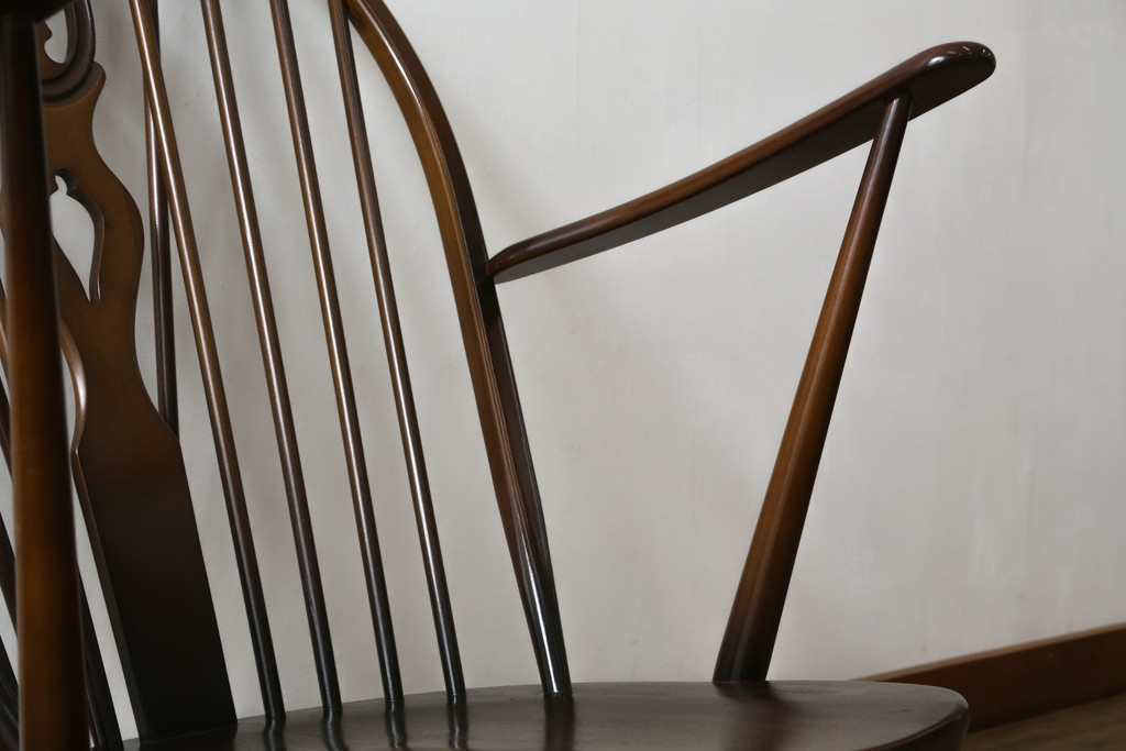 中古　美品　イギリス　ERCOL(アーコール)　落ち着いた色合いのボタニカル柄が印象的なクッション付きロッキングチェア(揺り椅子、イス、アームチェア)(R-060419)