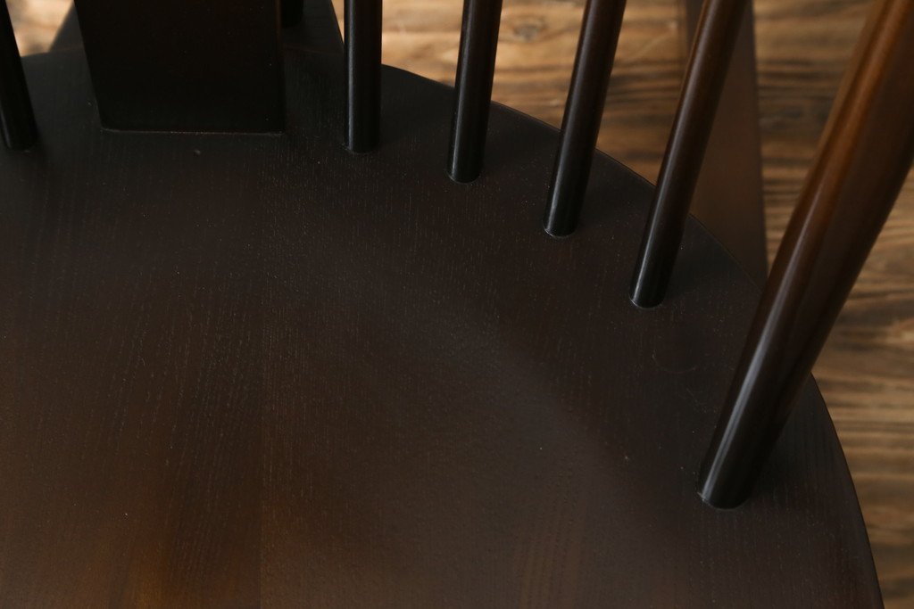 中古　美品　イギリス　ERCOL(アーコール)　落ち着いた色合いのボタニカル柄が印象的なクッション付きロッキングチェア(揺り椅子、イス、アームチェア)(R-060419)