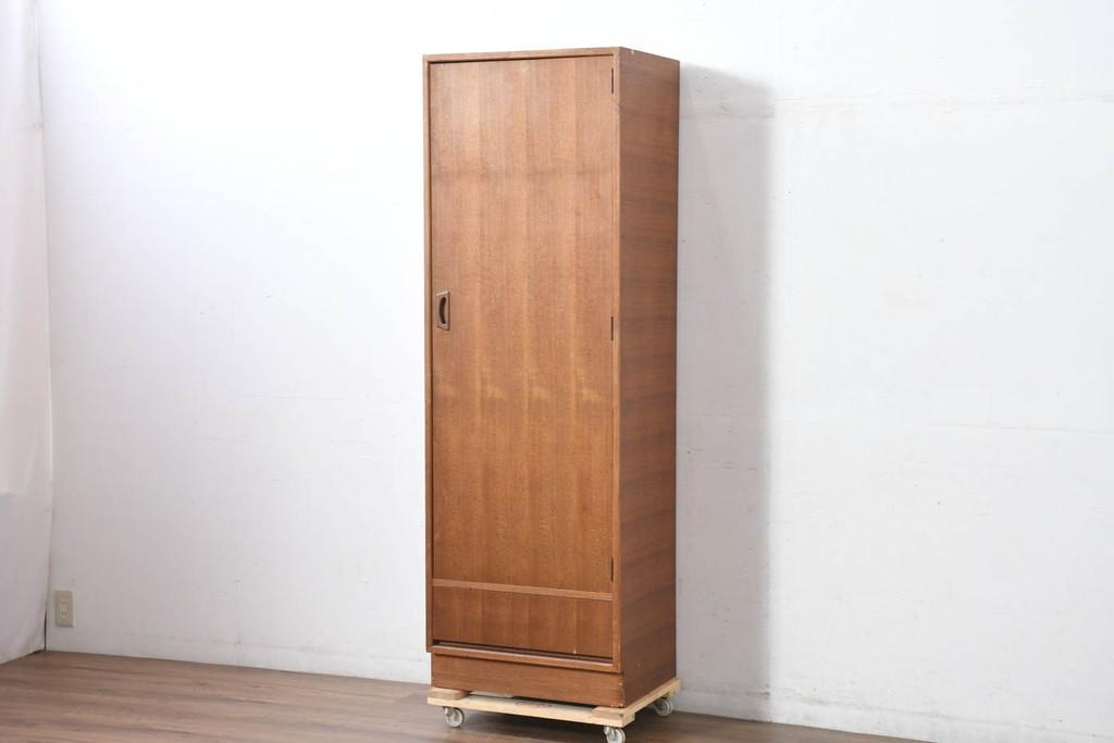 和製ビンテージ　北欧デザイン　チーク材　縦型/薄型　シンプルなデザインがお部屋に馴染みやすいワードローブ(衣装箪笥、洋服タンス、収納棚、ロッカー、ヴィンテージ)(R-082473)