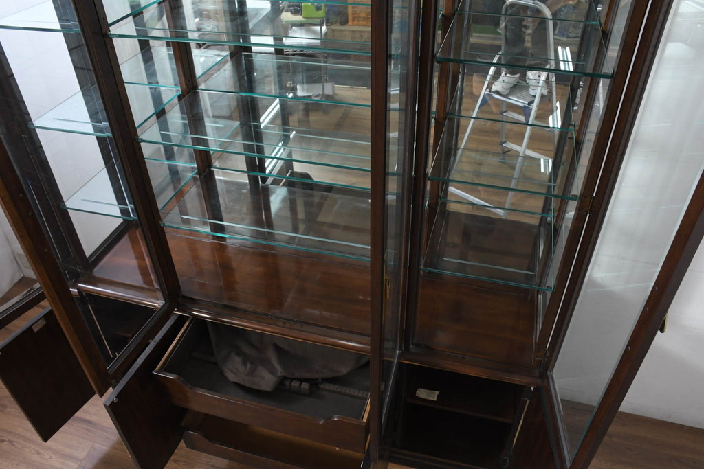 中古　美品　DREXEL HERITAGE(ドレクセルヘリテイジ)　シノワズリ様式　上品な佇まいが美しいチャイナキャビネット(食器棚、キュリオケース、ガラスケース、ショーケース、戸棚、飾り棚)(定価約340万円)(R-082480)