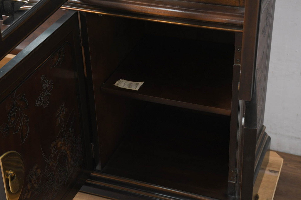 中古　美品　DREXEL HERITAGE(ドレクセルヘリテイジ)　シノワズリ様式　上品な佇まいが美しいチャイナキャビネット(食器棚、キュリオケース、ガラスケース、ショーケース、戸棚、飾り棚)(定価約340万円)(R-082480)
