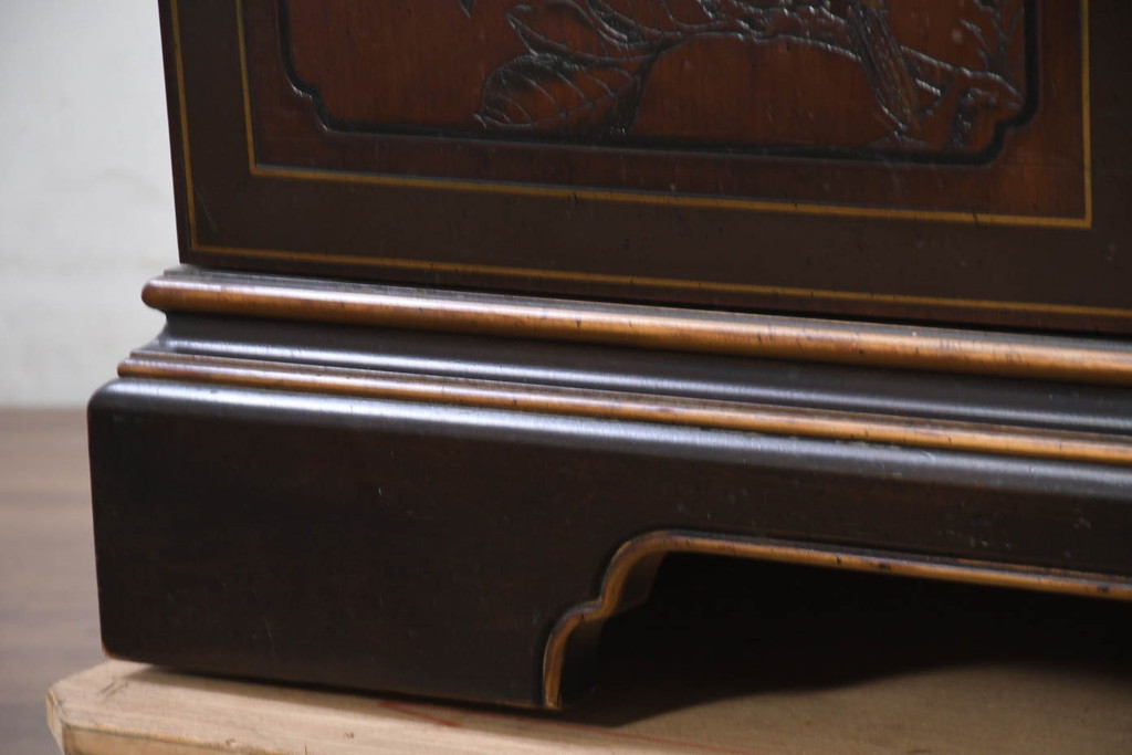 中古　美品　DREXEL HERITAGE(ドレクセルヘリテイジ)　シノワズリ様式　上品な佇まいが美しいチャイナキャビネット(食器棚、キュリオケース、ガラスケース、ショーケース、戸棚、飾り棚)(定価約340万円)(R-082480)