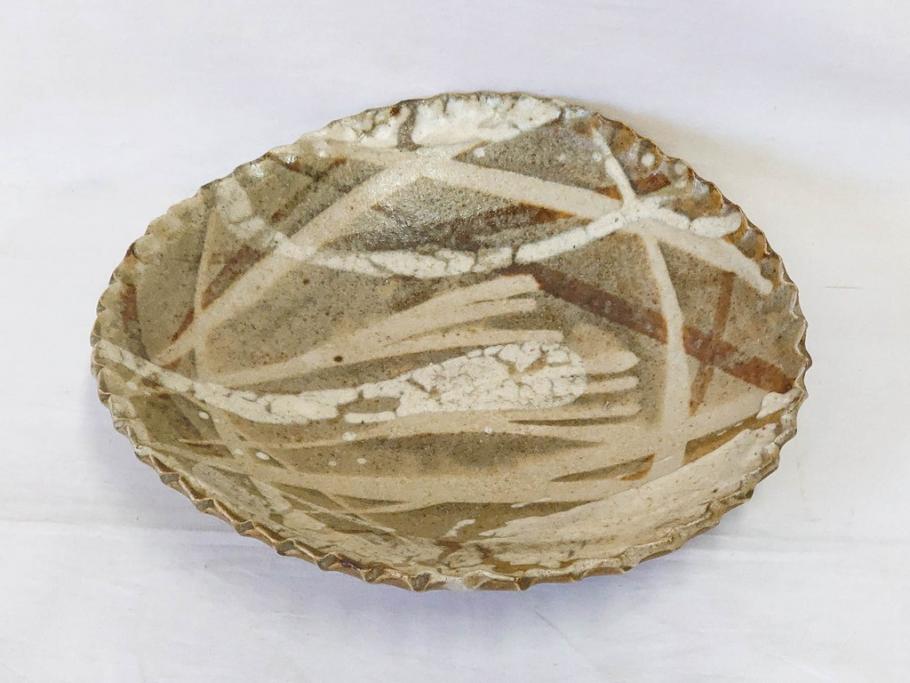 人間国宝　田村耕一　約28cm　9.3寸　深みのある色合いと繊細な絵付けが目を惹くいげ皿(イゲ縁、変形皿、大皿、和皿、和食器、九寸三分)(R-076729)