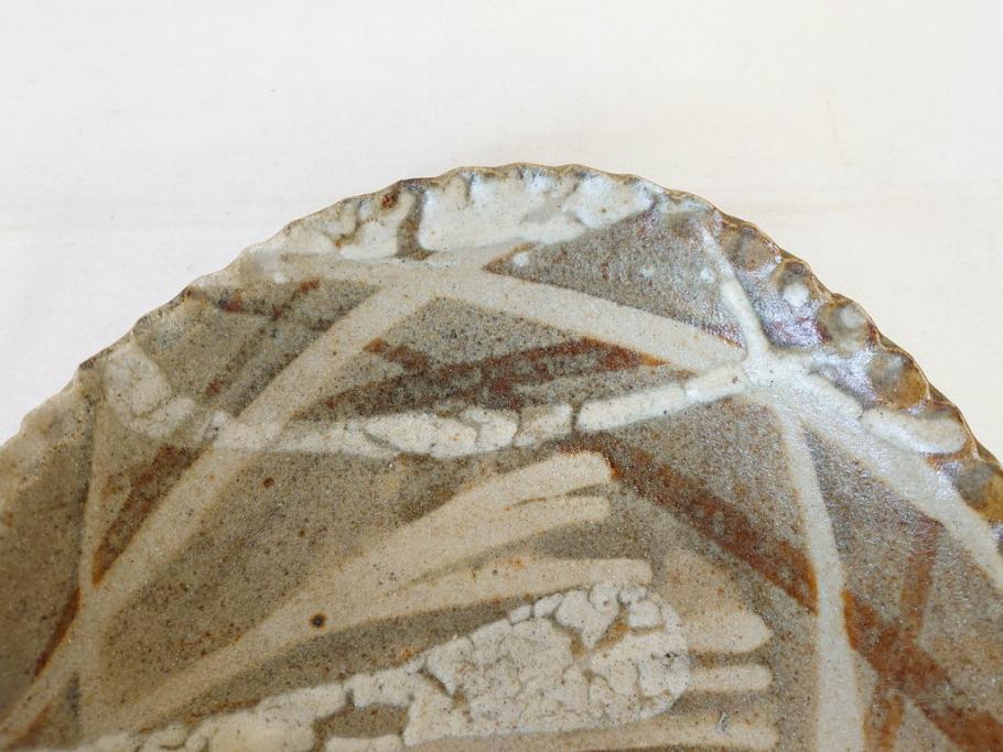 人間国宝　田村耕一　約28cm　9.3寸　深みのある色合いと繊細な絵付けが目を惹くいげ皿(イゲ縁、変形皿、大皿、和皿、和食器、九寸三分)(R-076729)