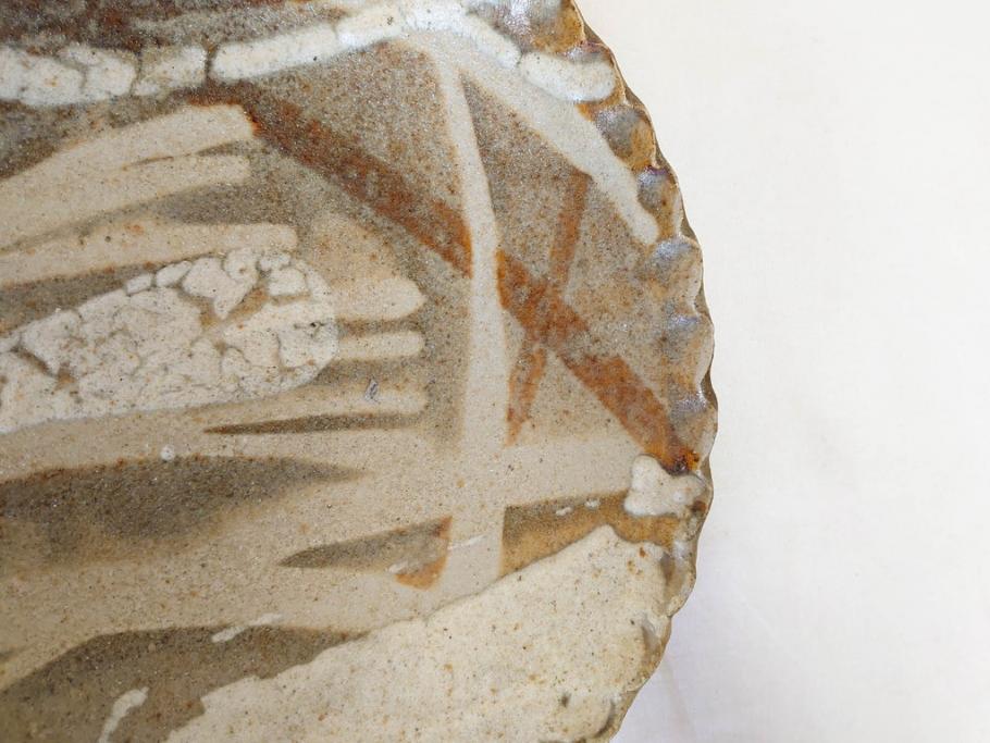 人間国宝　田村耕一　約28cm　9.3寸　深みのある色合いと繊細な絵付けが目を惹くいげ皿(イゲ縁、変形皿、大皿、和皿、和食器、九寸三分)(R-076729)