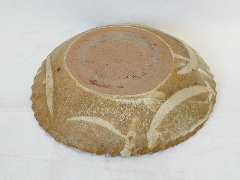 人間国宝　田村耕一　約28cm　9.3寸　深みのある色合いと繊細な絵付けが目を惹くいげ皿(イゲ縁、変形皿、大皿、和皿、和食器、九寸三分)(R-076729)