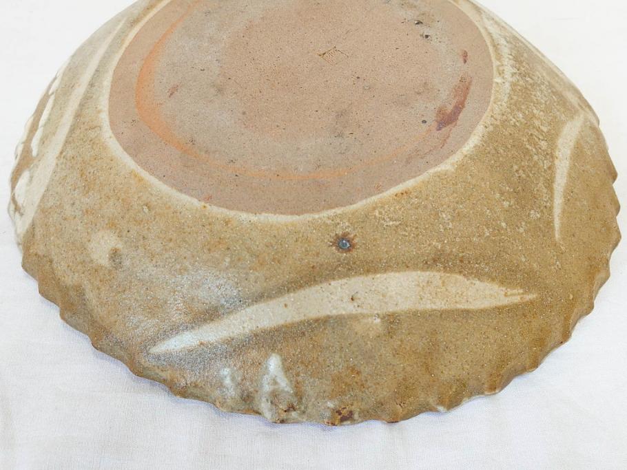人間国宝　田村耕一　約28cm　9.3寸　深みのある色合いと繊細な絵付けが目を惹くいげ皿(イゲ縁、変形皿、大皿、和皿、和食器、九寸三分)(R-076729)