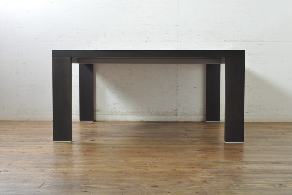 中古　Cassina(カッシーナ)　Hannes Wettstein(ハンス・ウェッツスタイン)デザイン　363 M.I.R. ミール　ガラス天板付き　シンプルながら洗練されたデザインが魅力のダイニングテーブル(4人掛け、6人掛け、食卓)(R-074359)
