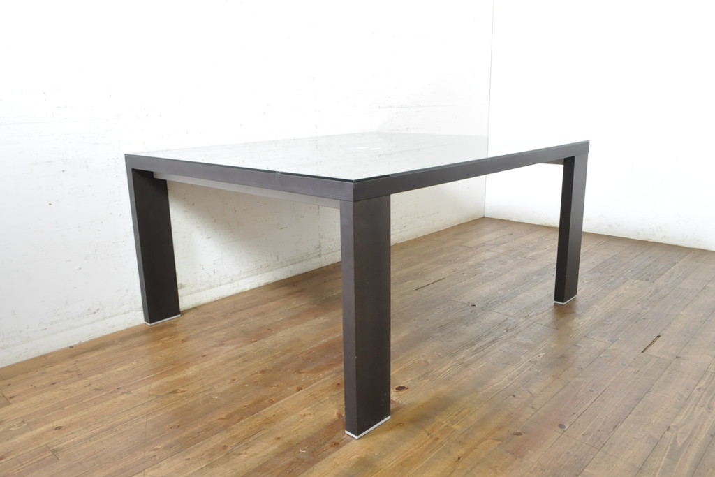 中古　Cassina(カッシーナ)　Hannes Wettstein(ハンス・ウェッツスタイン)デザイン　363 M.I.R. ミール　ガラス天板付き　シンプルながら洗練されたデザインが魅力のダイニングテーブル(4人掛け、6人掛け、食卓)(R-074359)