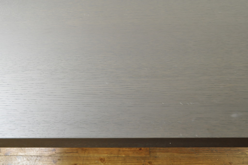 中古　Cassina(カッシーナ)　Hannes Wettstein(ハンス・ウェッツスタイン)デザイン　363 M.I.R. ミール　ガラス天板付き　シンプルながら洗練されたデザインが魅力のダイニングテーブル(4人掛け、6人掛け、食卓)(R-074359)