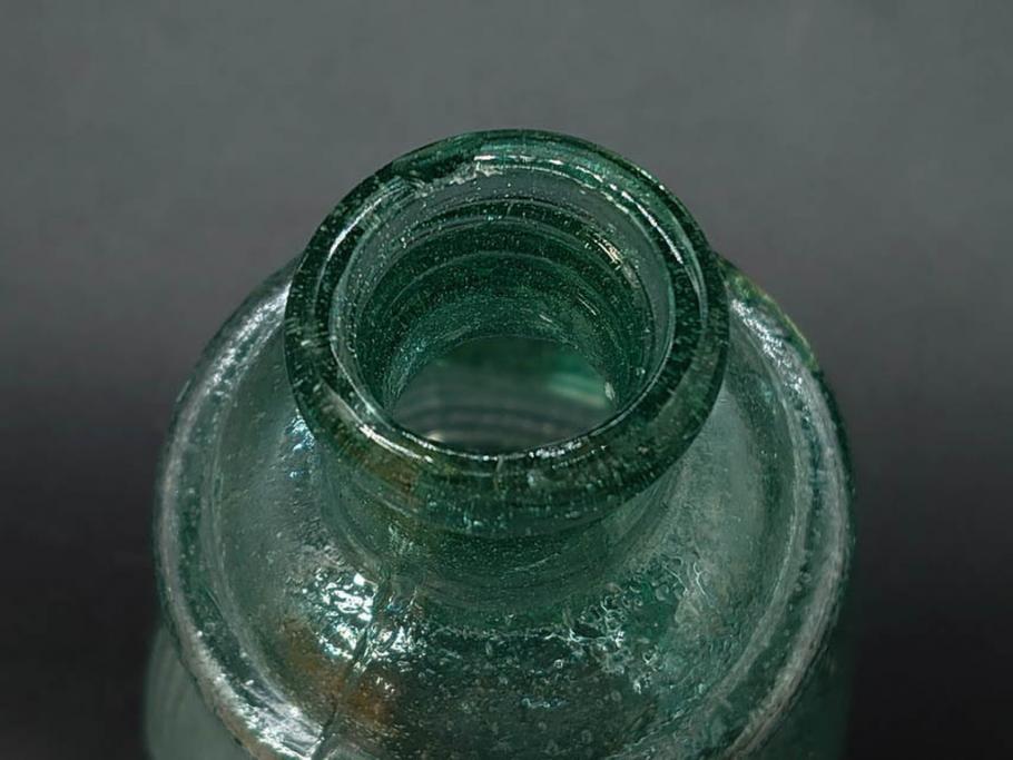 当時物　プレスガラス　レトロな味わい深いガラス瓶5点セット(ビン、醤油差し、あやめ、菖蒲、エンボス、花、桜、硝子)(R-082968)