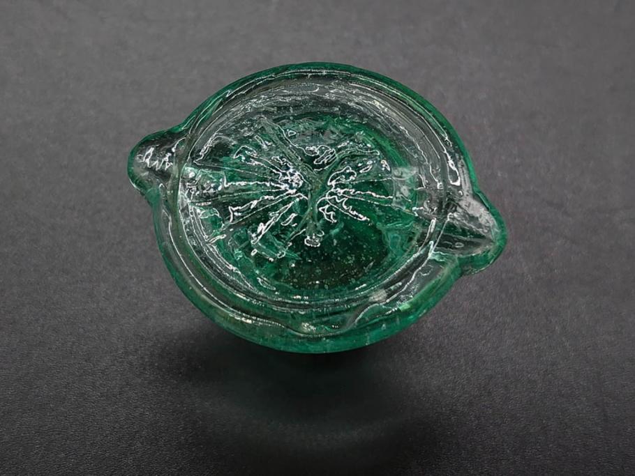 当時物　プレスガラス　レトロな味わい深いガラス瓶5点セット(ビン、醤油差し、あやめ、菖蒲、エンボス、花、桜、硝子)(R-082968)
